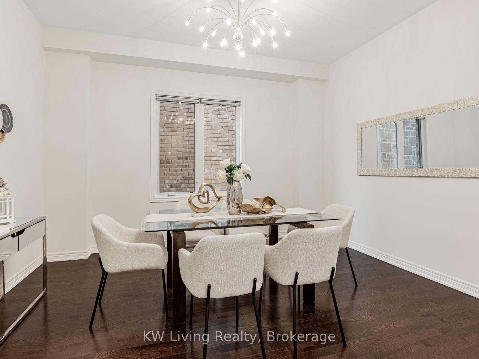 Photo 17 of 37 Jeffrey Nihda Crescent, Markham, Greensborough — HOMEH