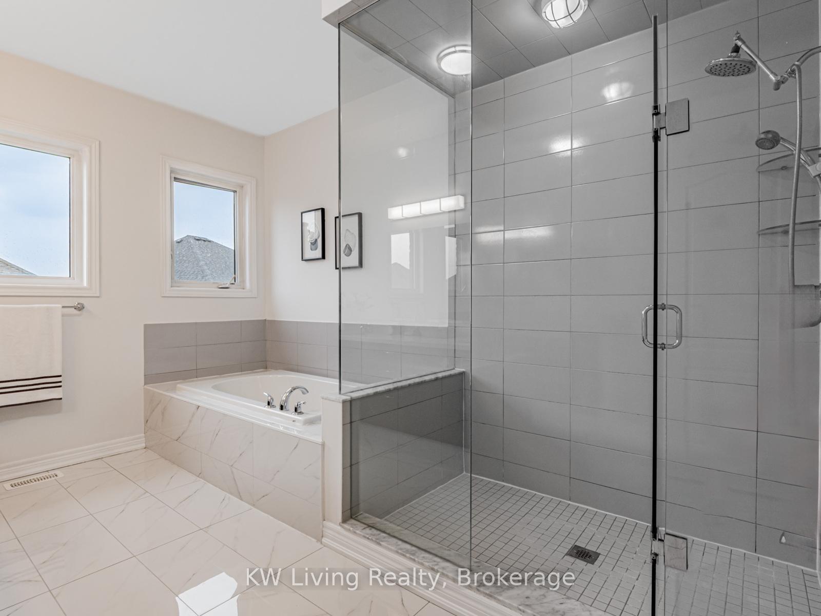 Photo 25 of 37 Jeffrey Nihda Crescent, Markham, Greensborough — HOMEH