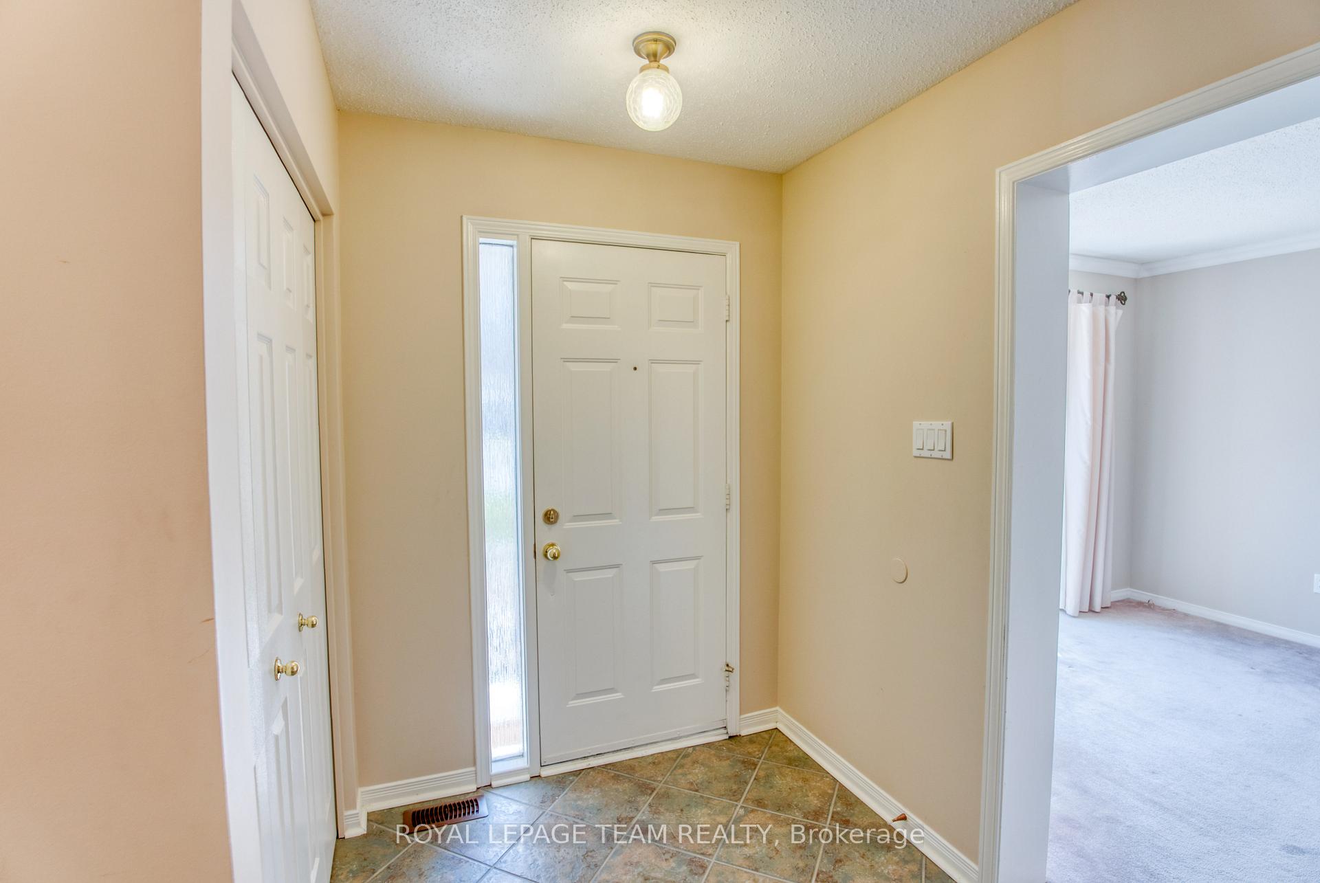 Photo 5 of 69 Shetland Way, Ottawa, Kanata - Bridlewood — HOMEH