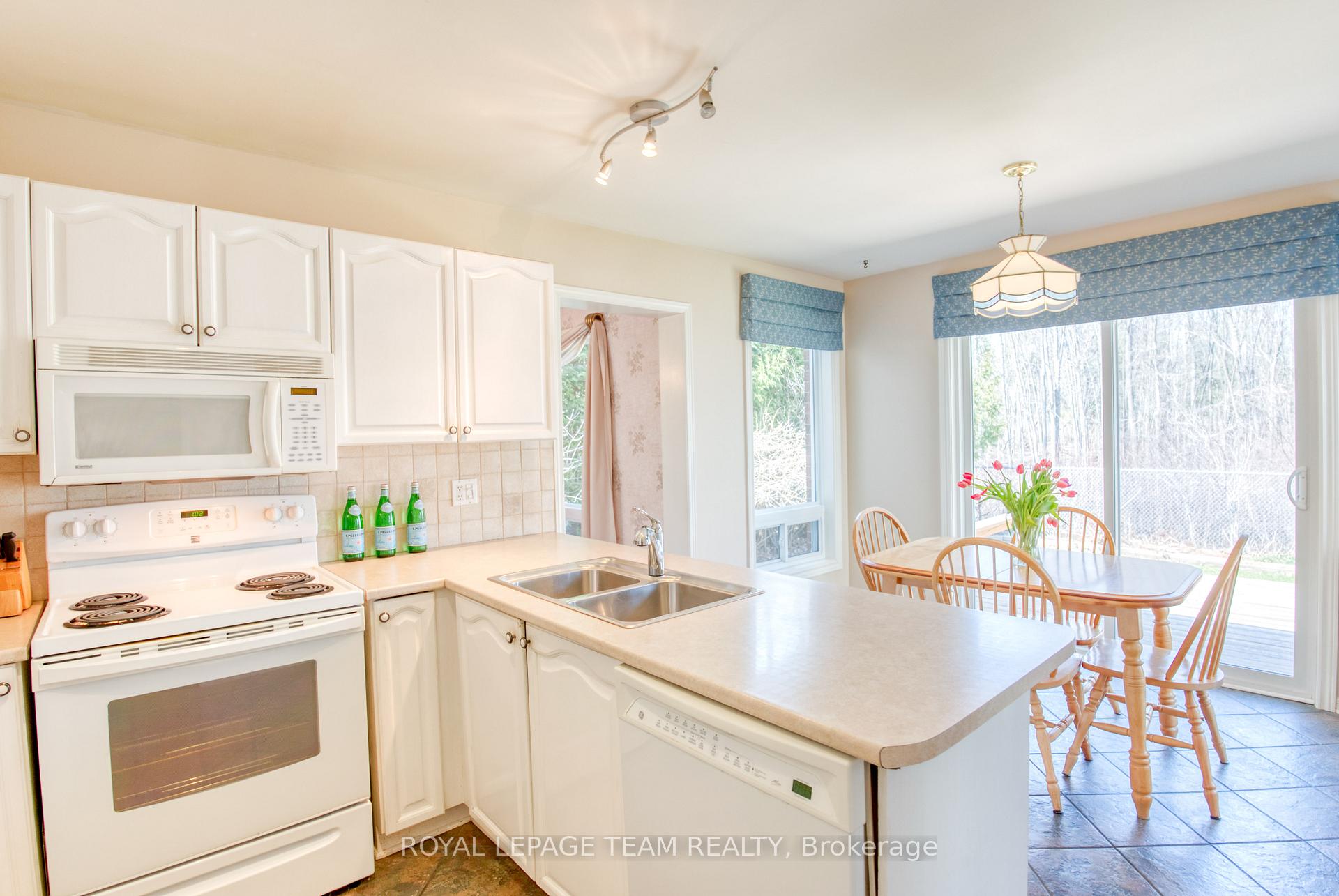 Photo 10 of 69 Shetland Way, Ottawa, Kanata - Bridlewood — HOMEH