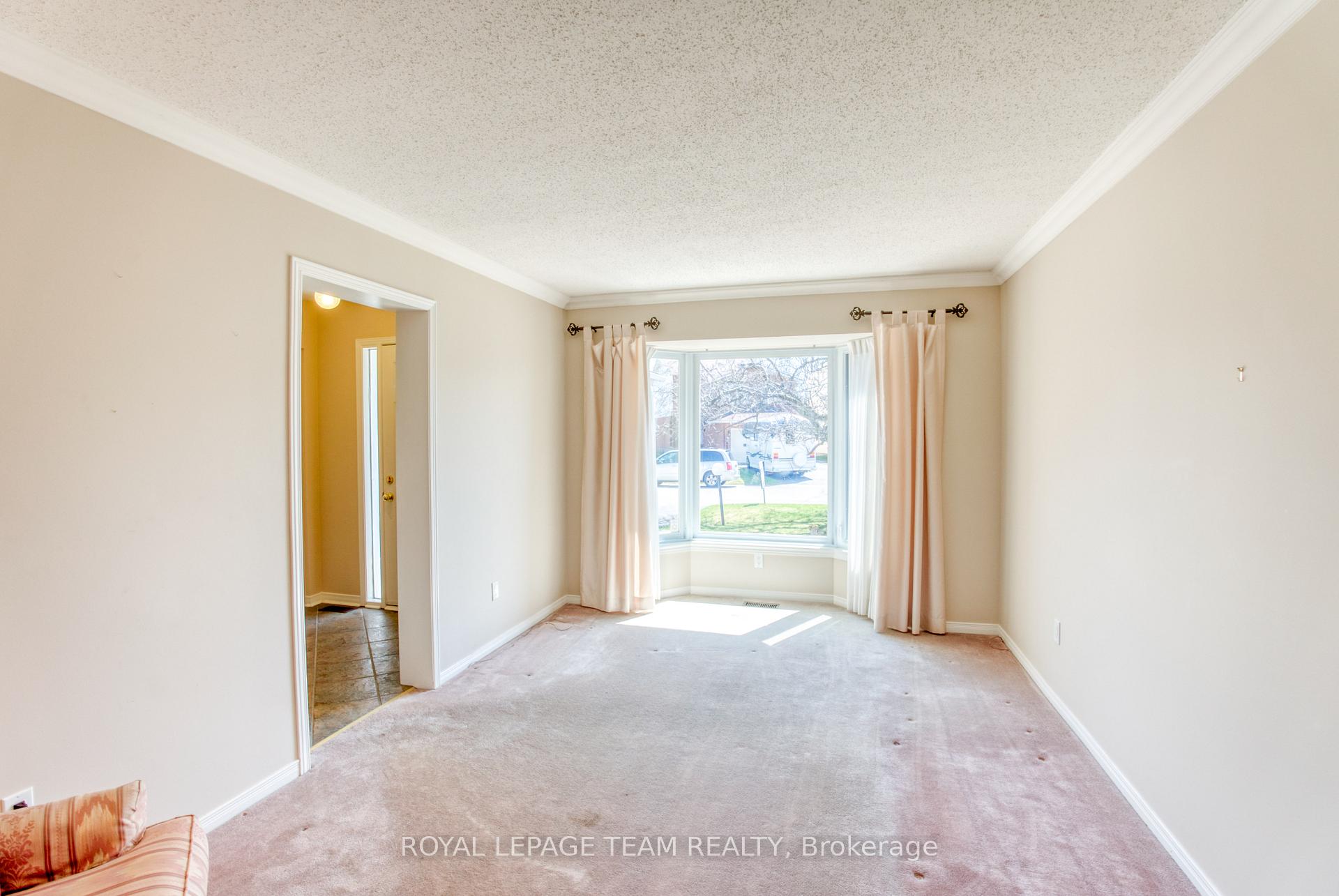Photo 12 of 69 Shetland Way, Ottawa, Kanata - Bridlewood — HOMEH