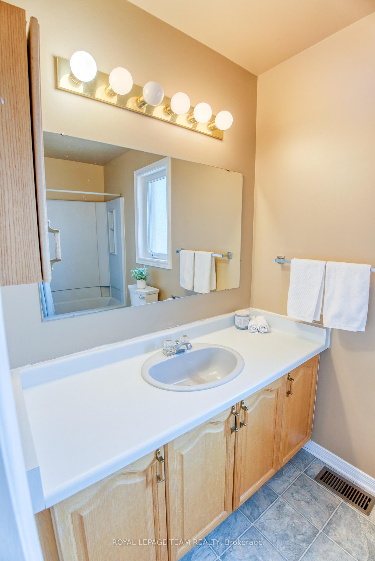 Photo 36 of 69 Shetland Way, Ottawa, Kanata - Bridlewood — HOMEH