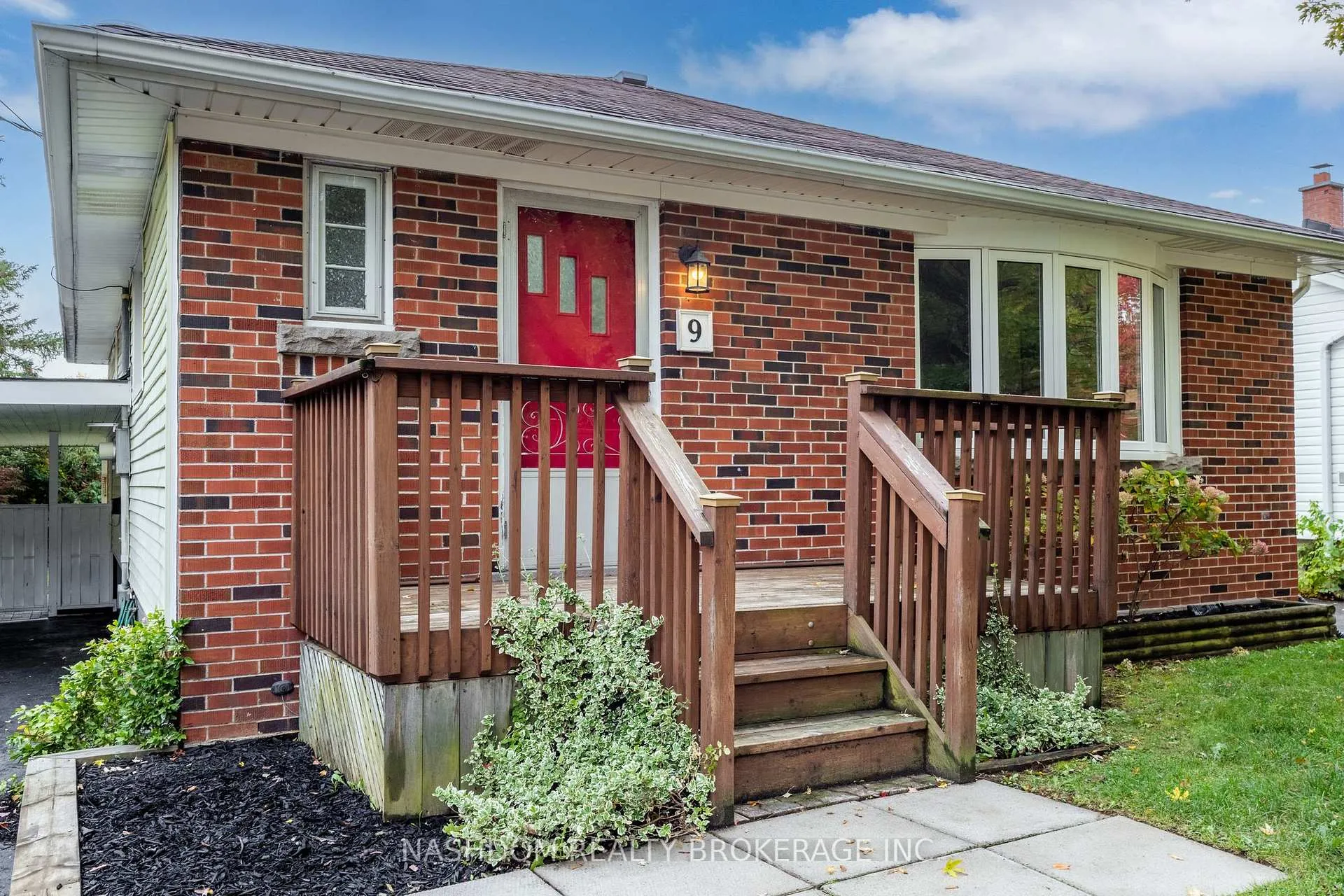 Photo 2 of 9 McKay Road, Hamilton, Dundas — HOMEH