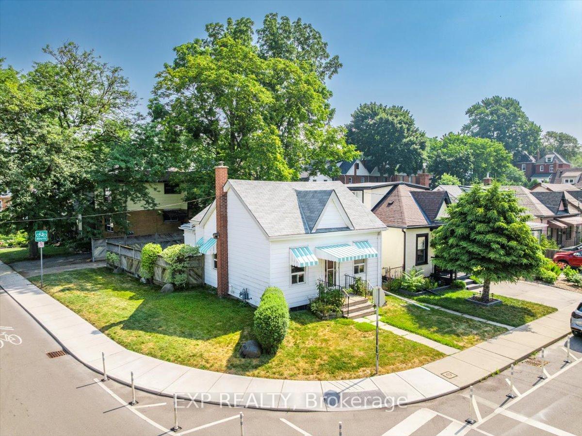 Photo 2 of 30 Baker Street, Hamilton, Strathcona — HOMEH