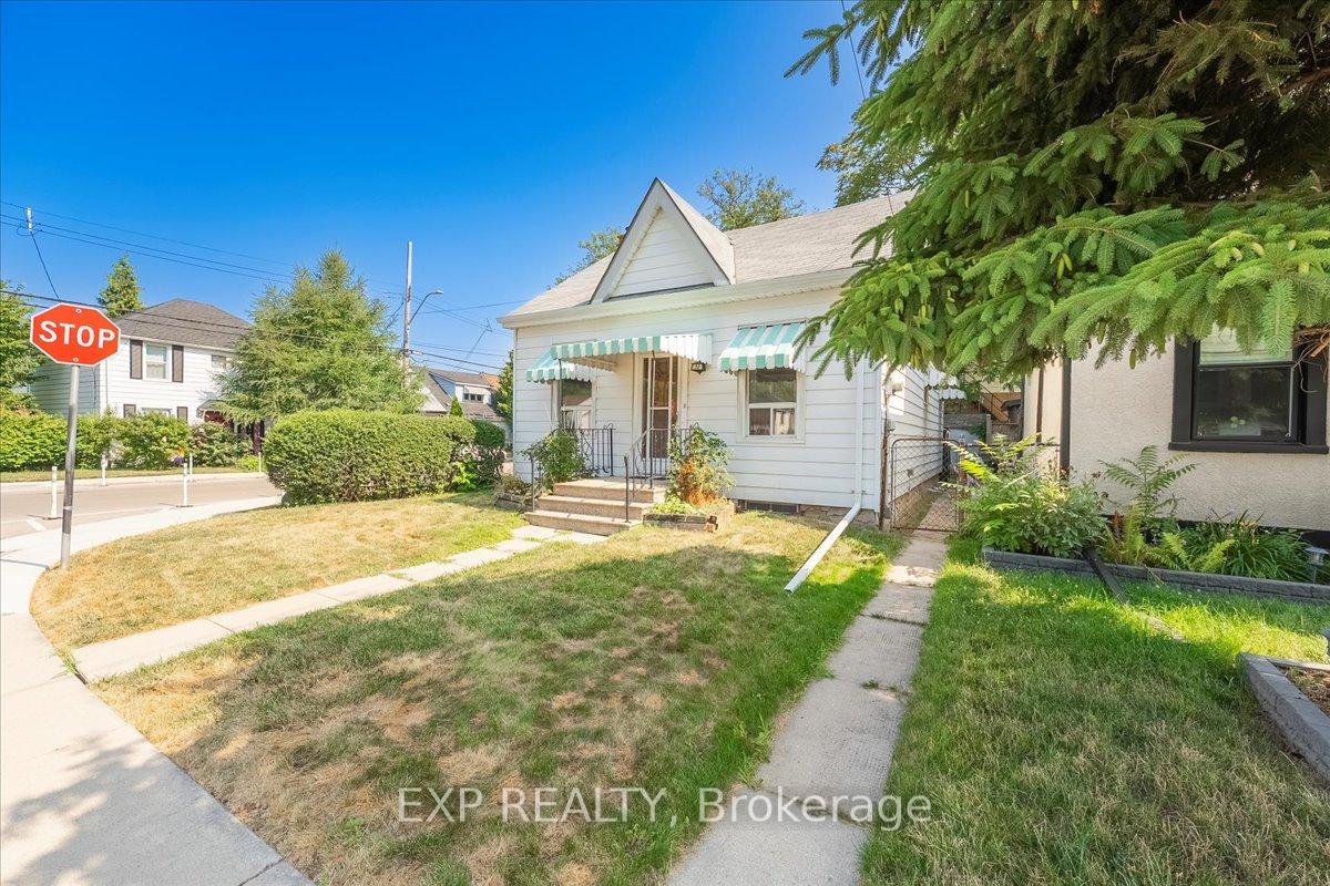 Photo 4 of 30 Baker Street, Hamilton, Strathcona — HOMEH