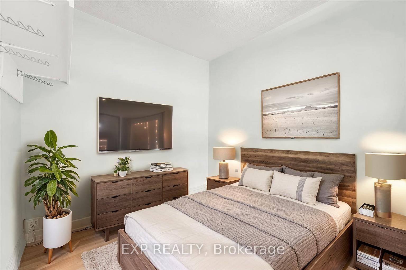 Photo 8 of 30 Baker Street, Hamilton, Strathcona — HOMEH