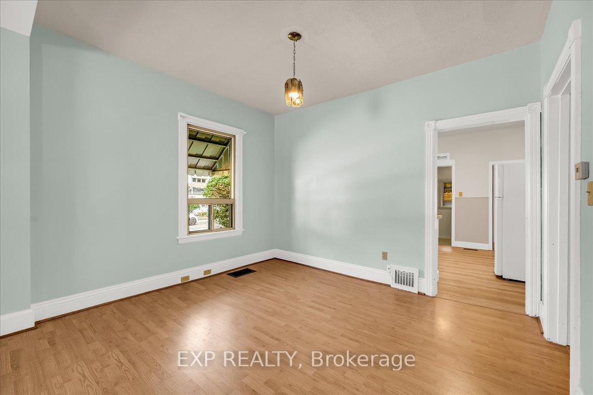 Photo 10 of 30 Baker Street, Hamilton, Strathcona — HOMEH