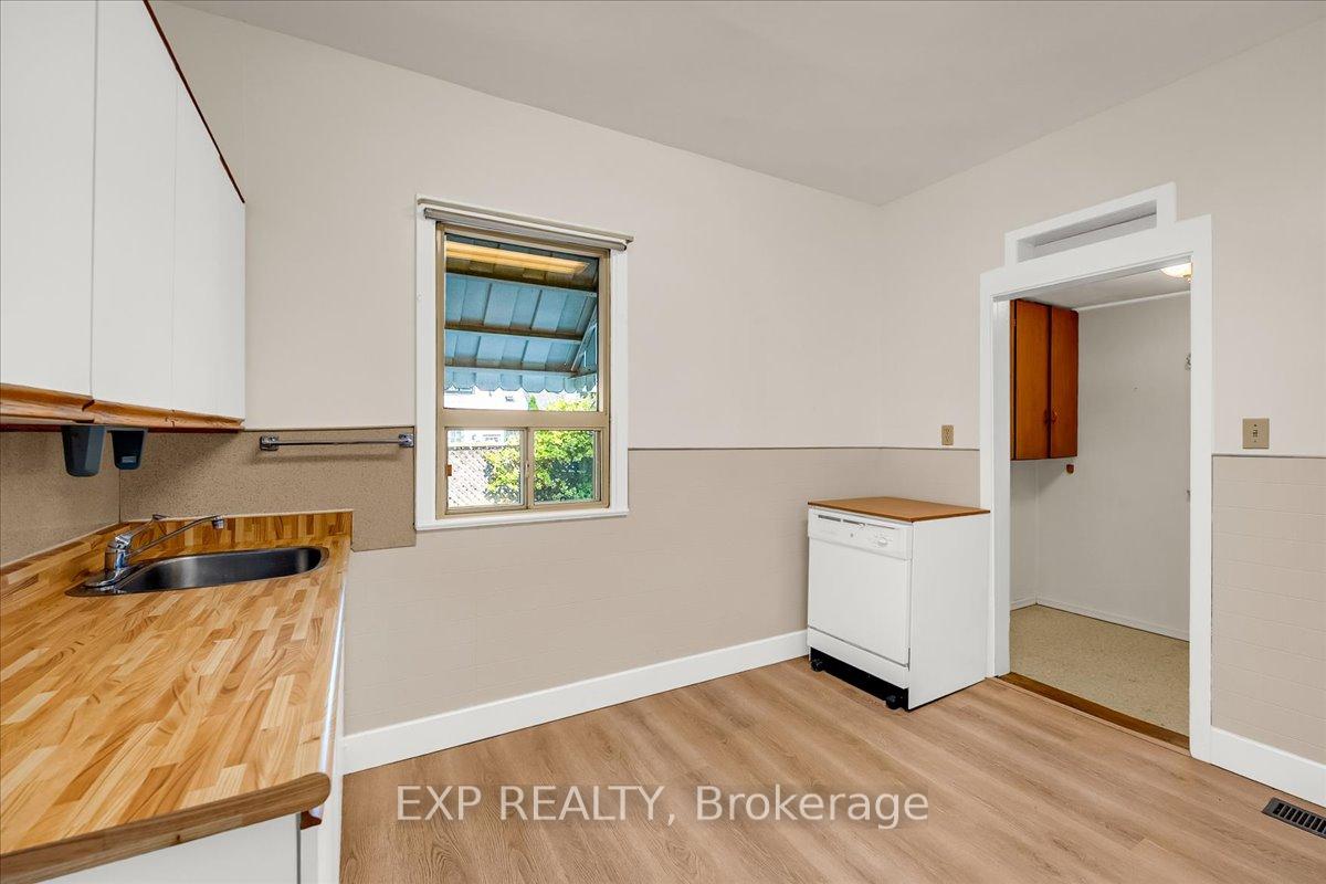 Photo 11 of 30 Baker Street, Hamilton, Strathcona — HOMEH