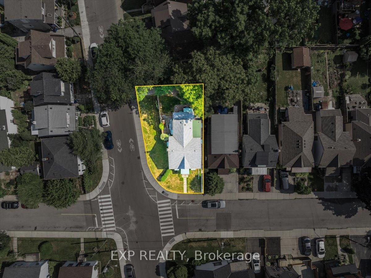 Photo 26 of 30 Baker Street, Hamilton, Strathcona — HOMEH