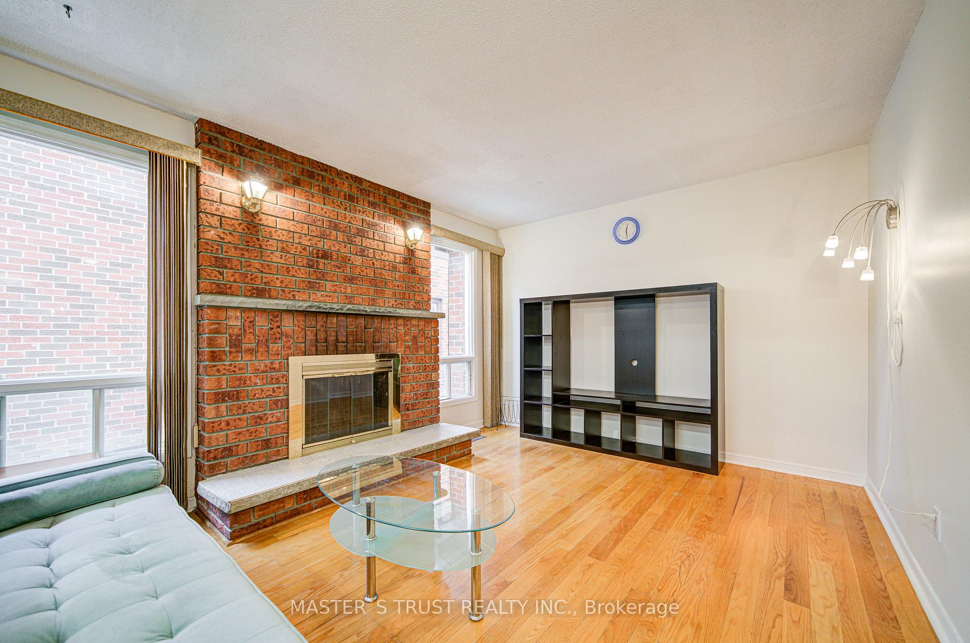 Photo 8 of 34 Denby Court, Markham, Unionville — HOMEH