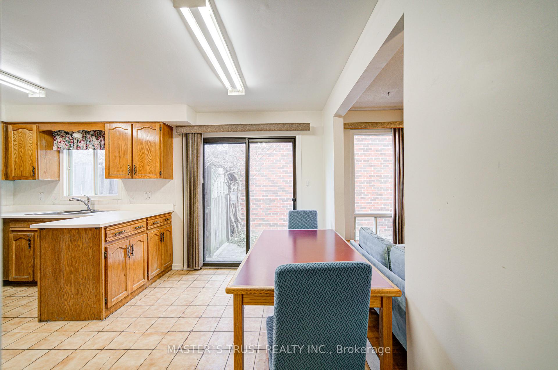 Photo 11 of 34 Denby Court, Markham, Unionville — HOMEH