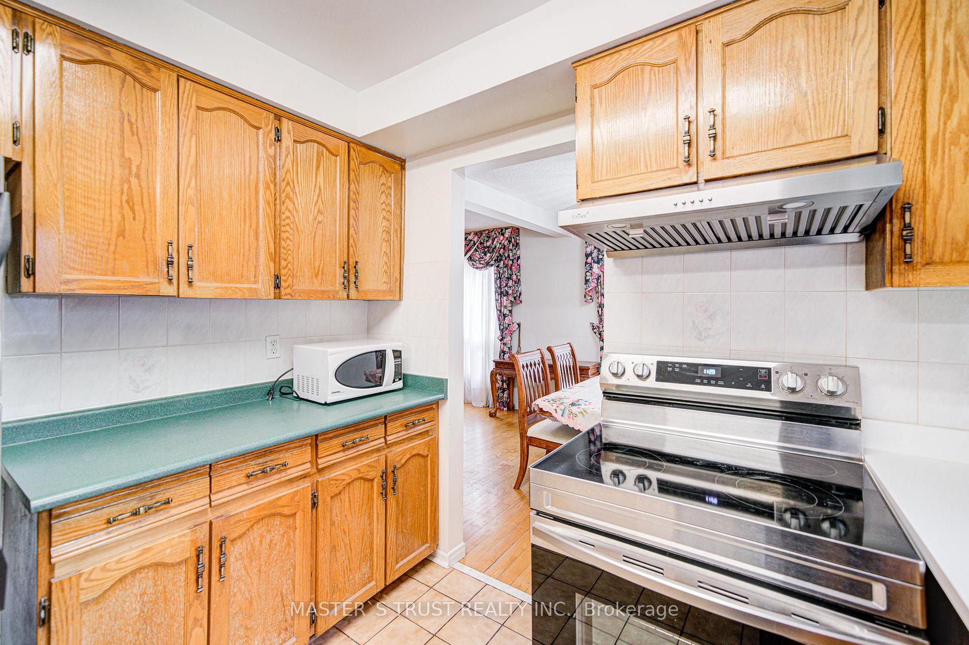 Photo 16 of 34 Denby Court, Markham, Unionville — HOMEH