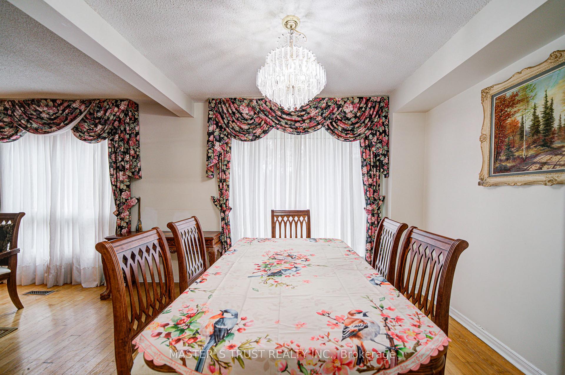 Photo 17 of 34 Denby Court, Markham, Unionville — HOMEH