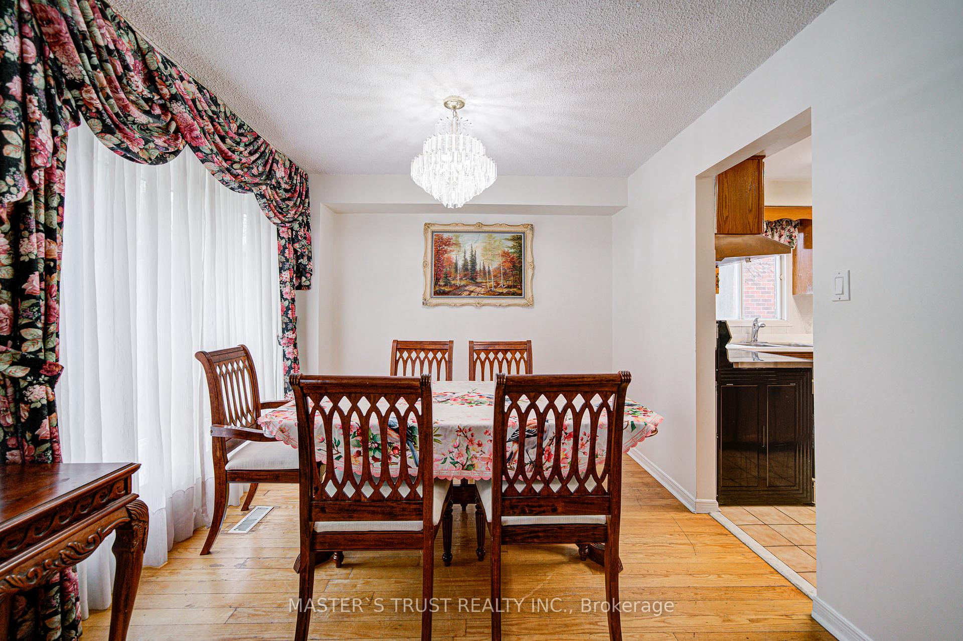 Photo 19 of 34 Denby Court, Markham, Unionville — HOMEH