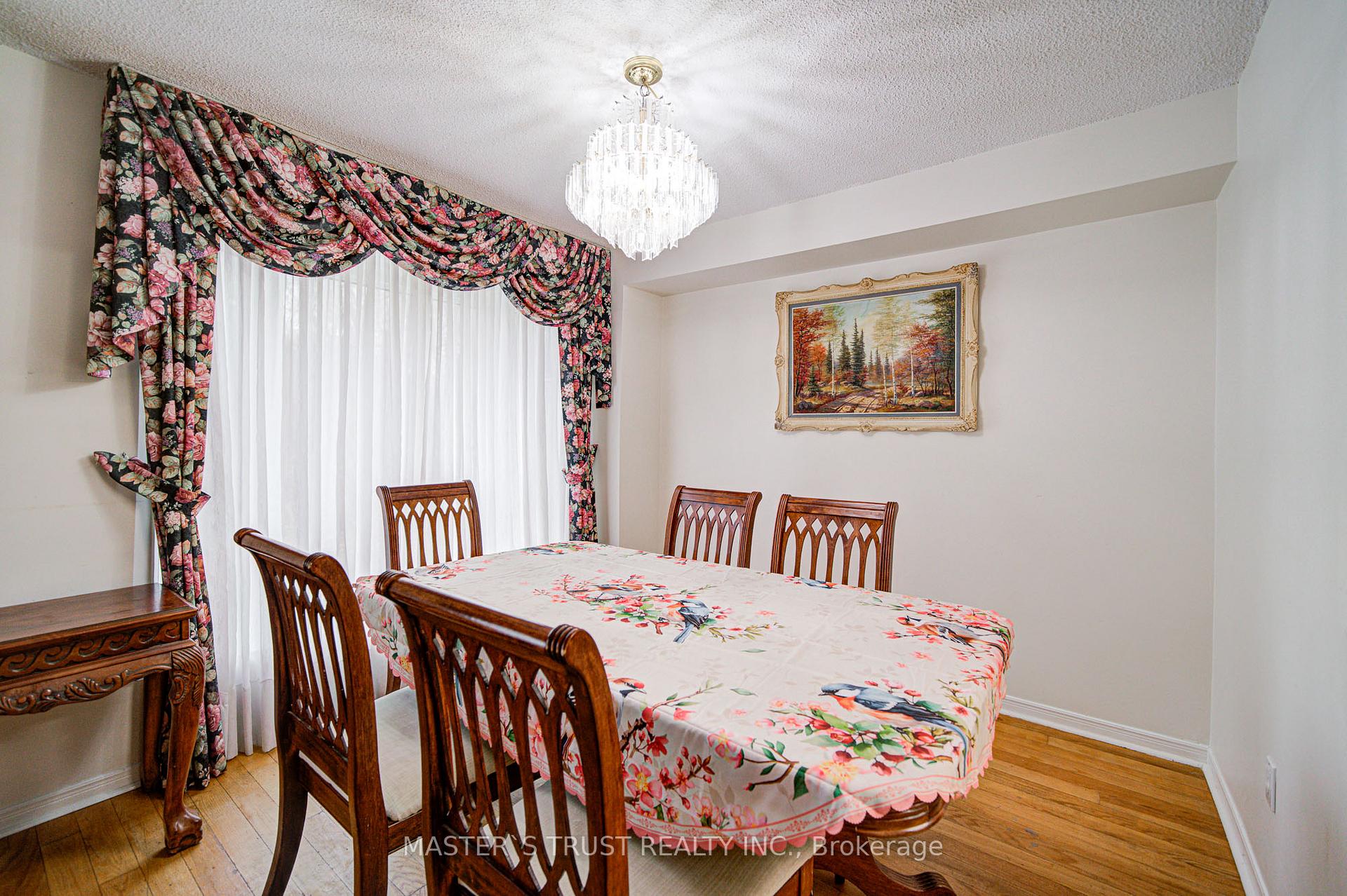 Photo 20 of 34 Denby Court, Markham, Unionville — HOMEH