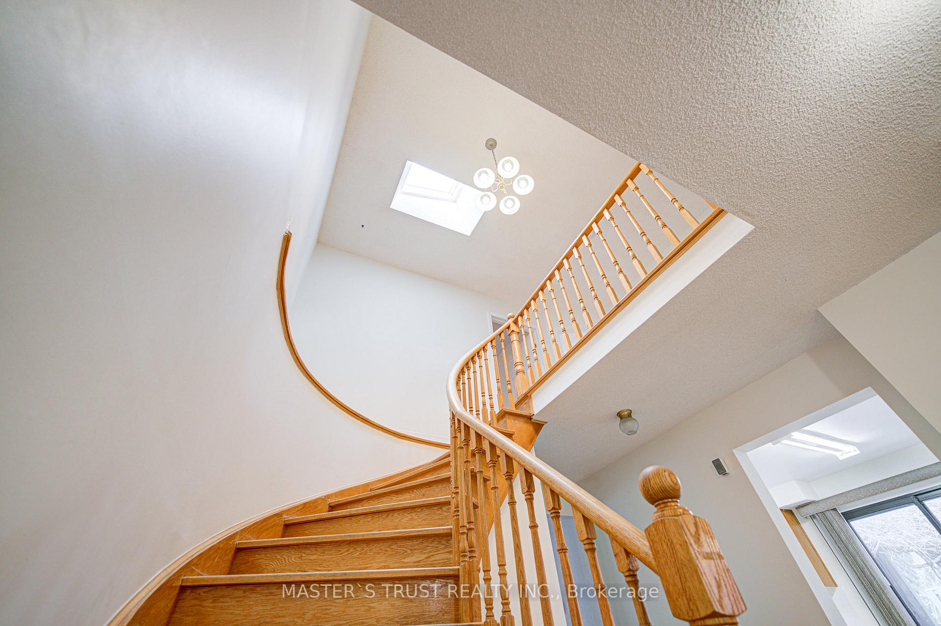 Photo 28 of 34 Denby Court, Markham, Unionville — HOMEH
