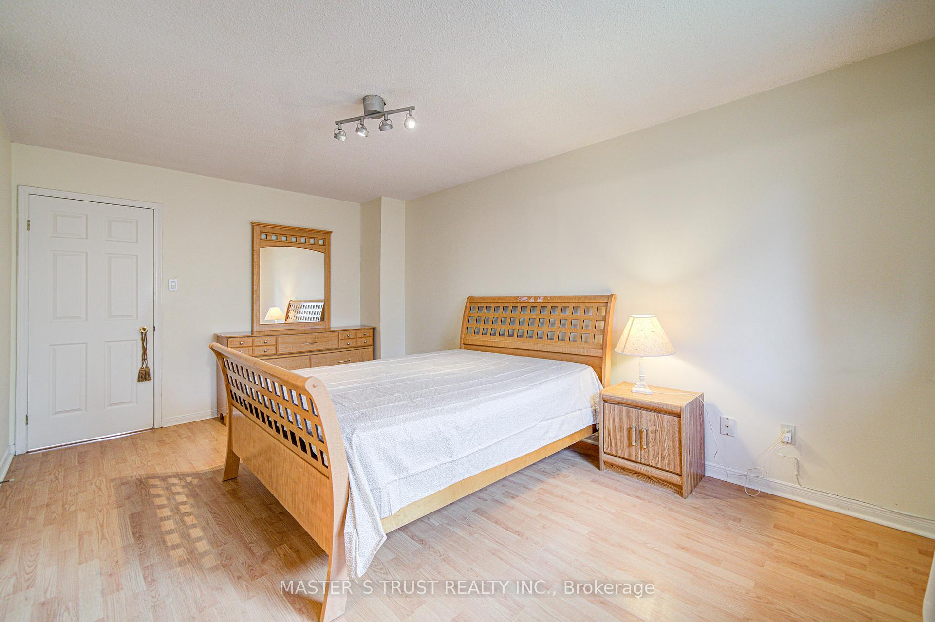 Photo 31 of 34 Denby Court, Markham, Unionville — HOMEH