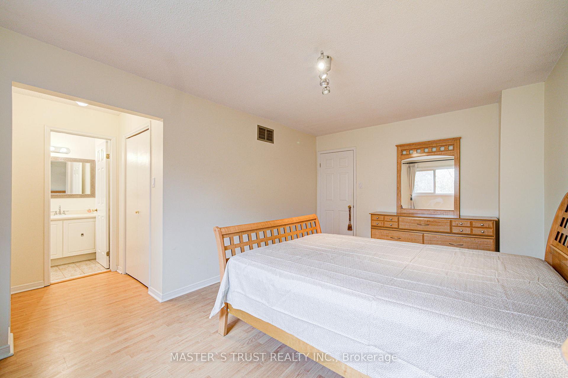 Photo 33 of 34 Denby Court, Markham, Unionville — HOMEH