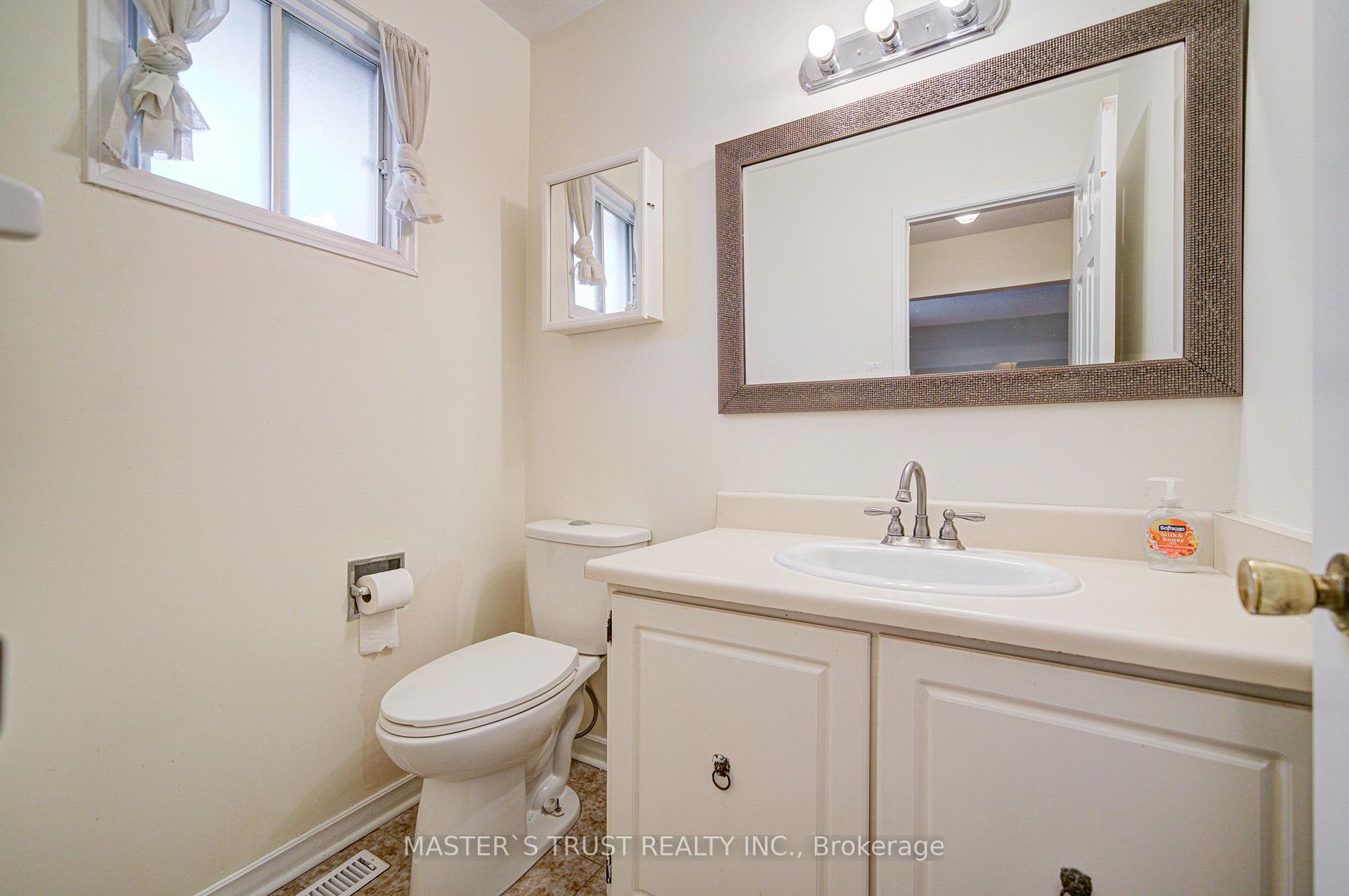 Photo 36 of 34 Denby Court, Markham, Unionville — HOMEH