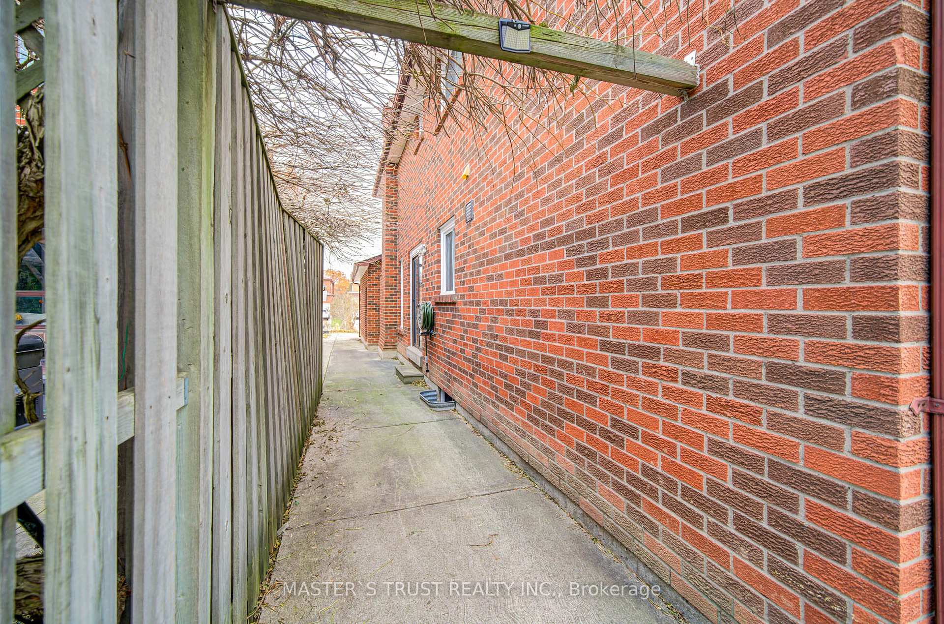 Photo 51 of 34 Denby Court, Markham, Unionville — HOMEH