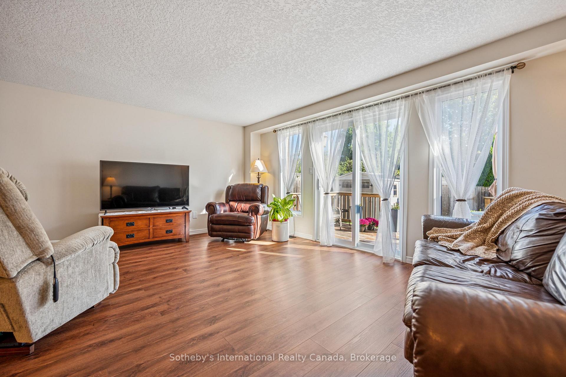 Photo 5 of 106 Max Becker Drive, Kitchener — HOMEH