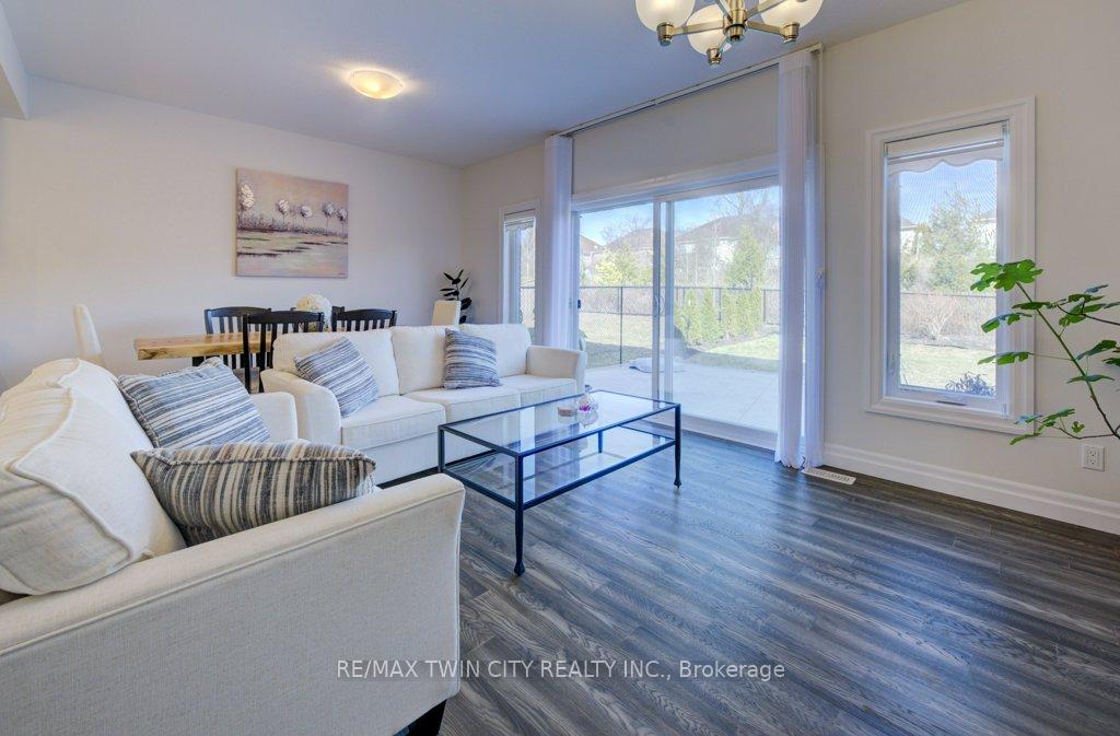 Photo 4 of 134 Forest Creek Drive, Kitchener — HOMEH