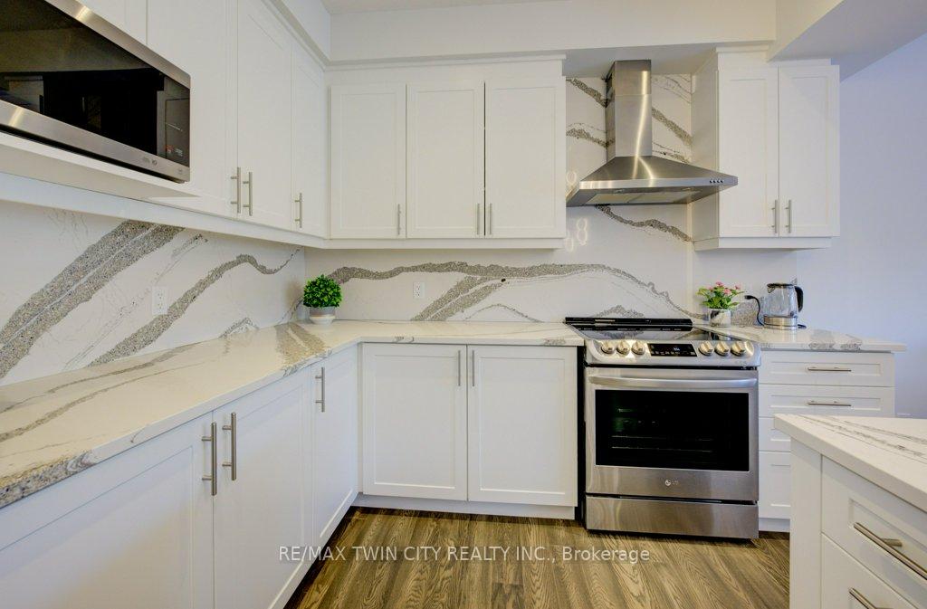 Photo 6 of 134 Forest Creek Drive, Kitchener — HOMEH