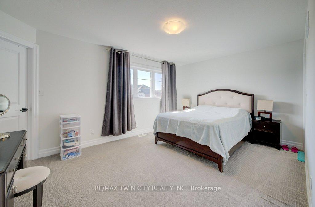 Photo 9 of 134 Forest Creek Drive, Kitchener — HOMEH