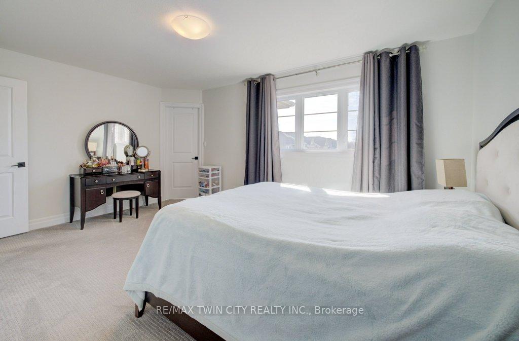 Photo 10 of 134 Forest Creek Drive, Kitchener — HOMEH
