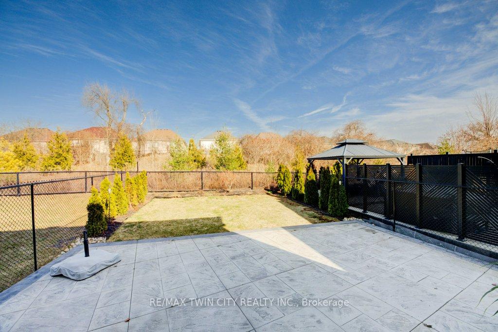 Photo 16 of 134 Forest Creek Drive, Kitchener — HOMEH