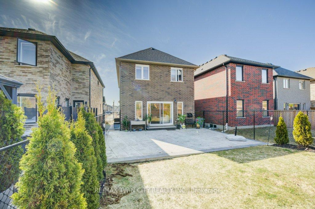 Photo 18 of 134 Forest Creek Drive, Kitchener — HOMEH