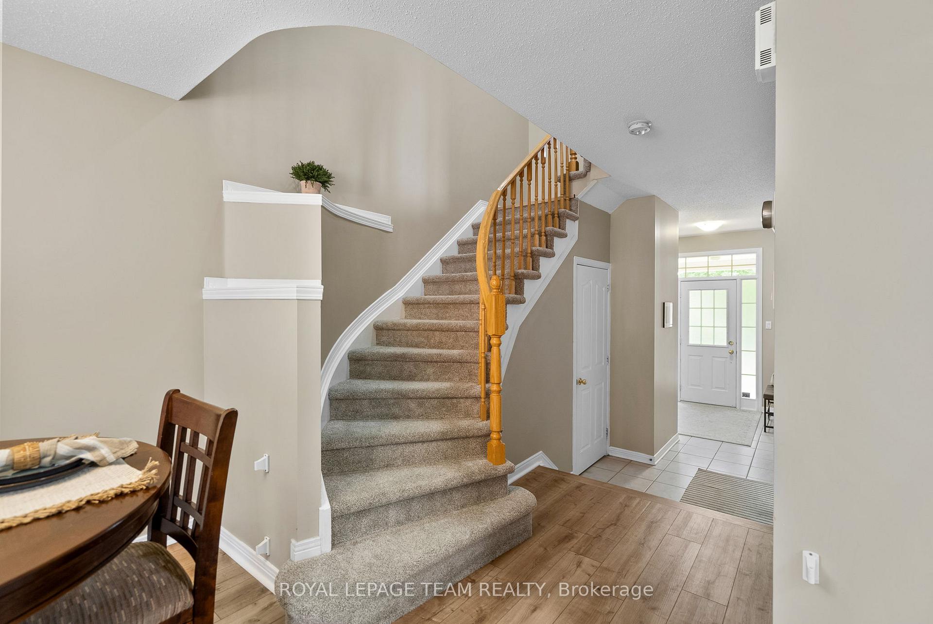 Photo 6 of 68 Eagleview Street, Ottawa, Kanata - Emerald Meadows/Trailwest — HOMEH