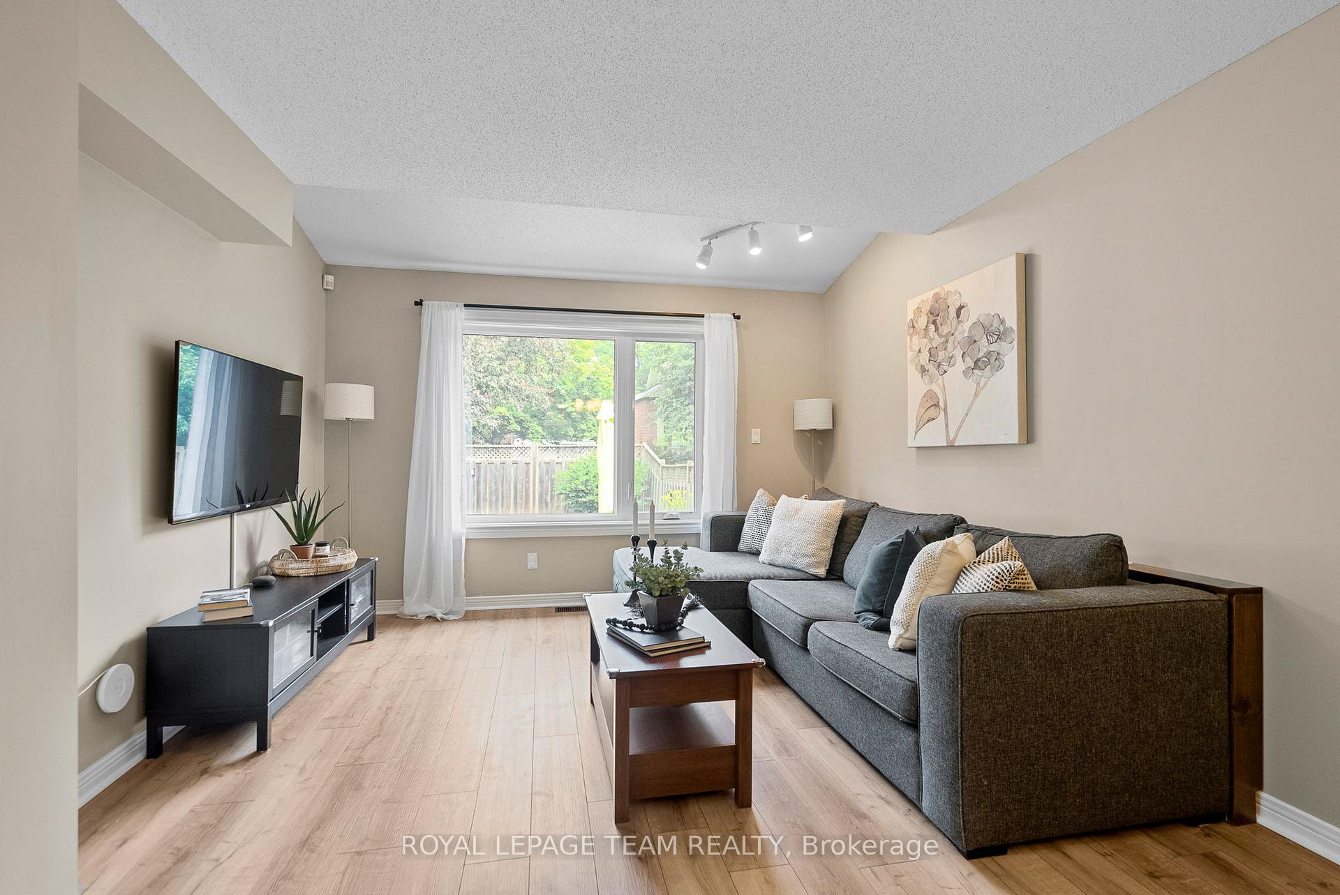 Photo 9 of 68 Eagleview Street, Ottawa, Kanata - Emerald Meadows/Trailwest — HOMEH