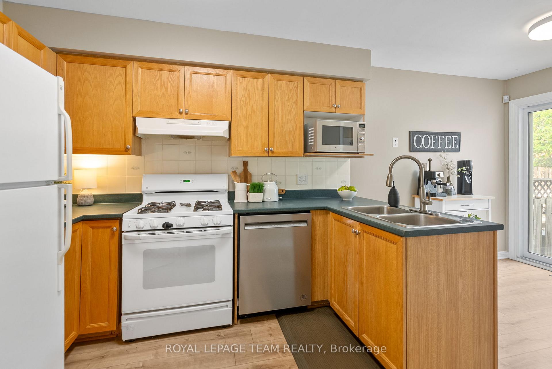 Photo 12 of 68 Eagleview Street, Ottawa, Kanata - Emerald Meadows/Trailwest — HOMEH