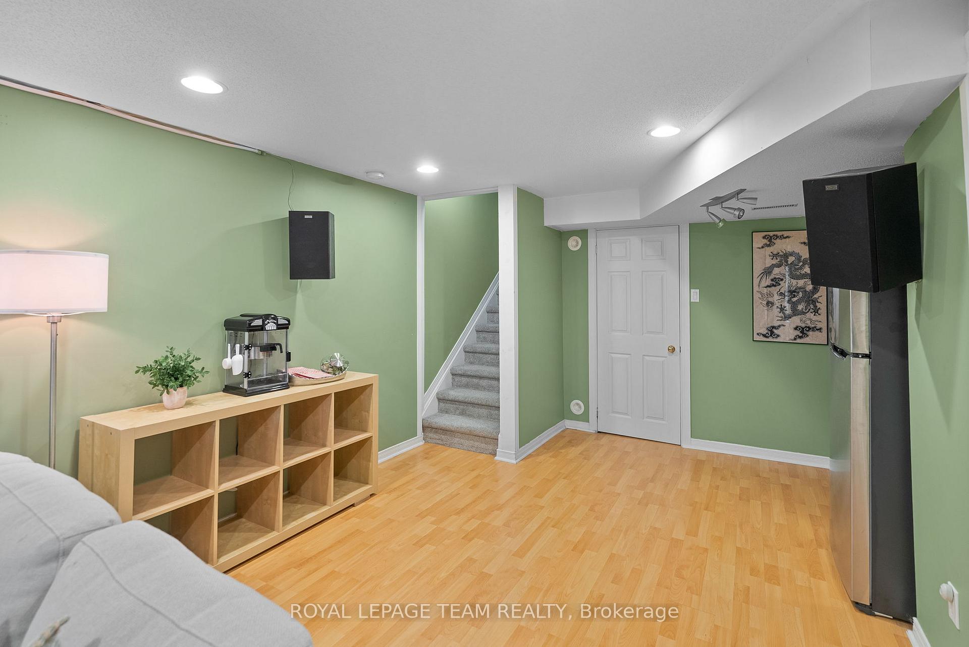 Photo 27 of 68 Eagleview Street, Ottawa, Kanata - Emerald Meadows/Trailwest — HOMEH