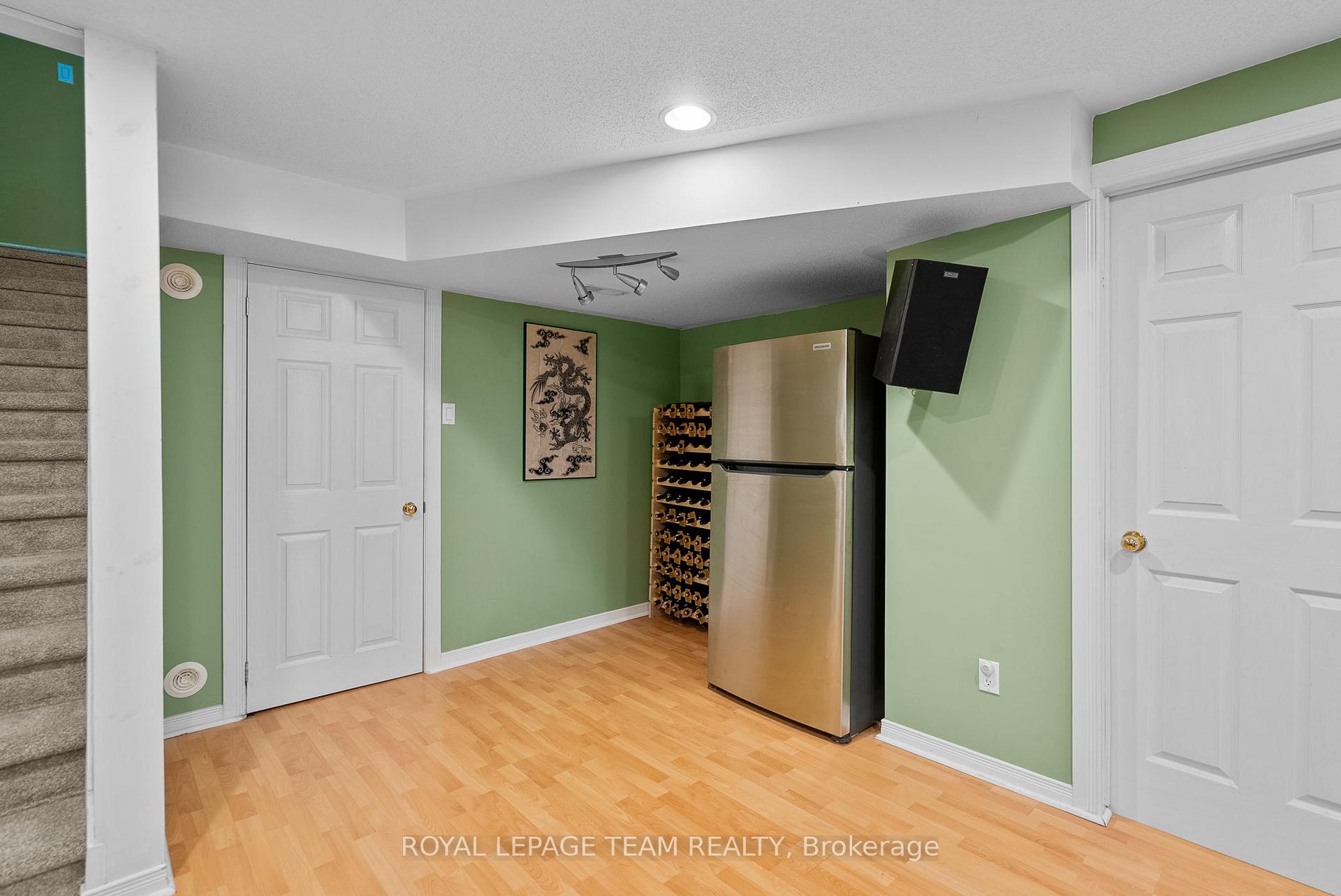 Photo 28 of 68 Eagleview Street, Ottawa, Kanata - Emerald Meadows/Trailwest — HOMEH