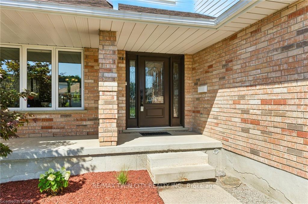 Photo 4 of 62 Zeller Drive, Kitchener — HOMEH