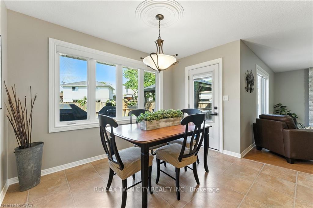 Photo 12 of 62 Zeller Drive, Kitchener — HOMEH