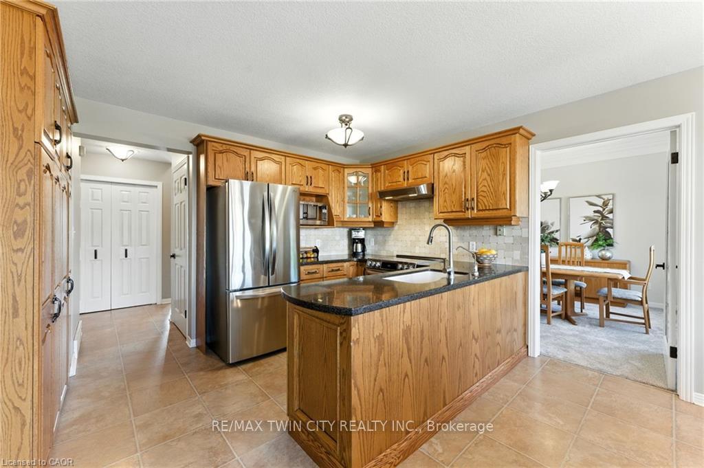 Photo 14 of 62 Zeller Drive, Kitchener — HOMEH