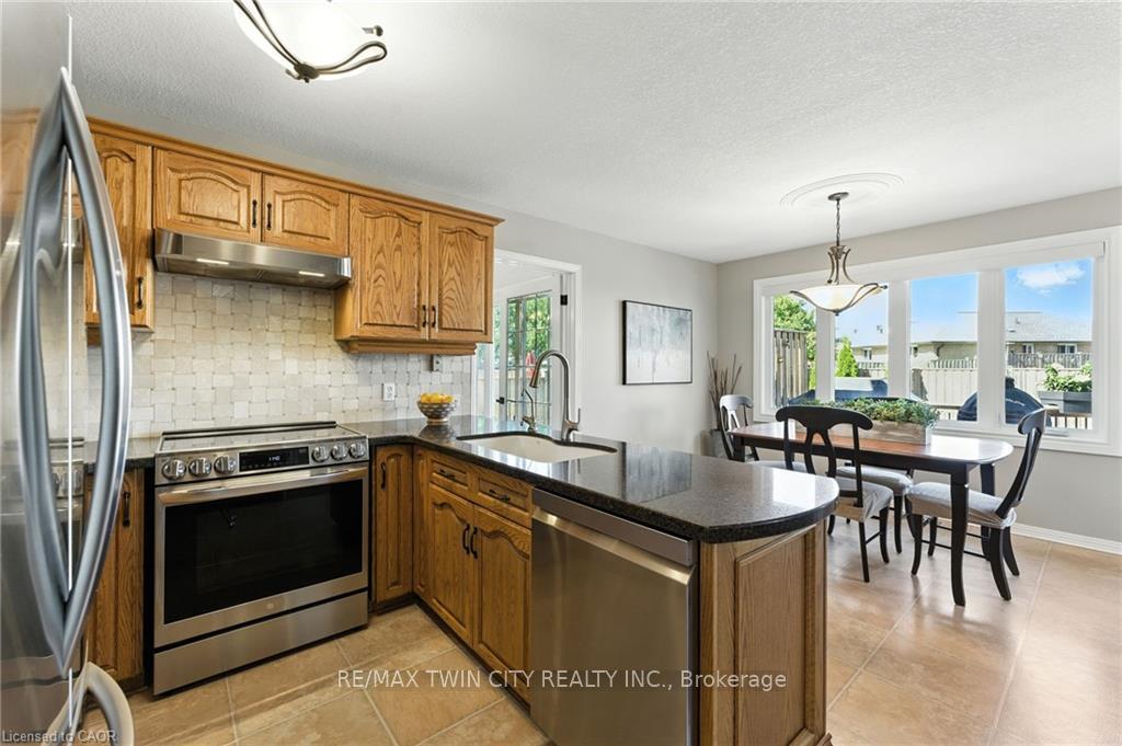 Photo 15 of 62 Zeller Drive, Kitchener — HOMEH