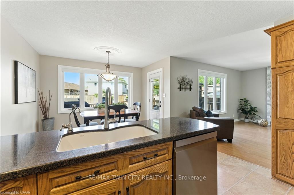 Photo 17 of 62 Zeller Drive, Kitchener — HOMEH