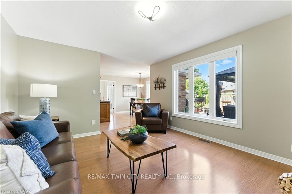 Photo 21 of 62 Zeller Drive, Kitchener — HOMEH