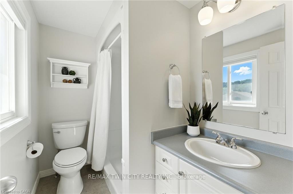 Photo 25 of 62 Zeller Drive, Kitchener — HOMEH