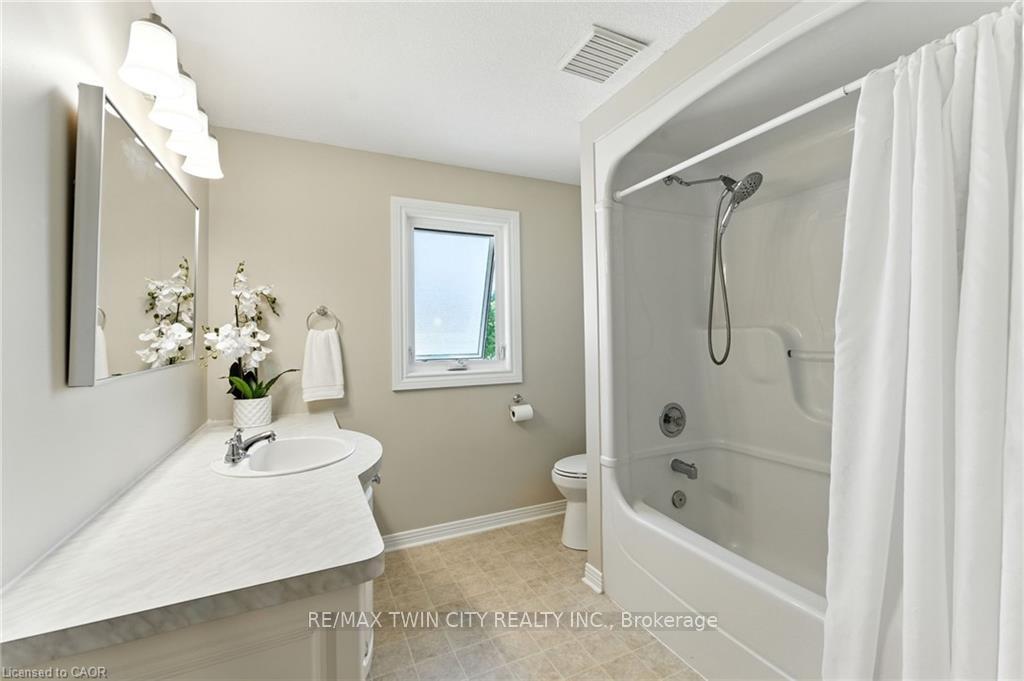 Photo 28 of 62 Zeller Drive, Kitchener — HOMEH