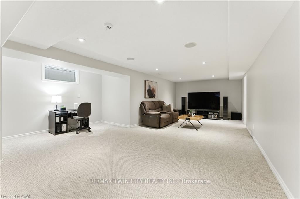 Photo 31 of 62 Zeller Drive, Kitchener — HOMEH