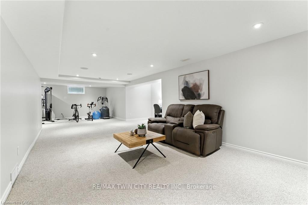 Photo 34 of 62 Zeller Drive, Kitchener — HOMEH