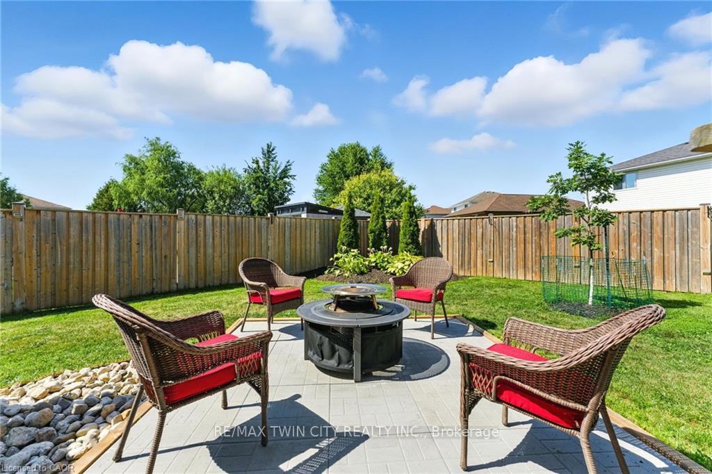 Photo 37 of 62 Zeller Drive, Kitchener — HOMEH