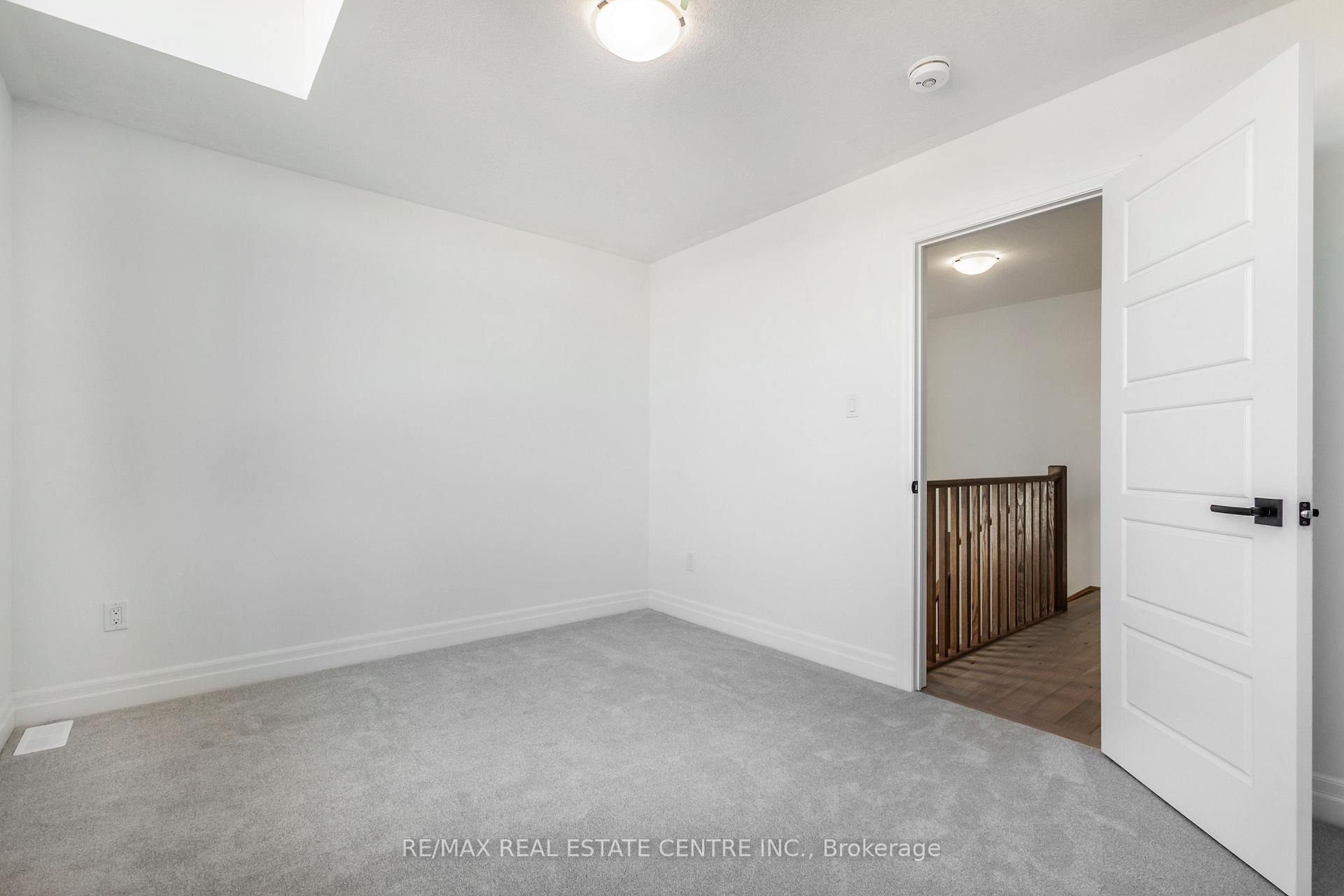 Photo 20 of 158 Histand Trail, Kitchener — HOMEH