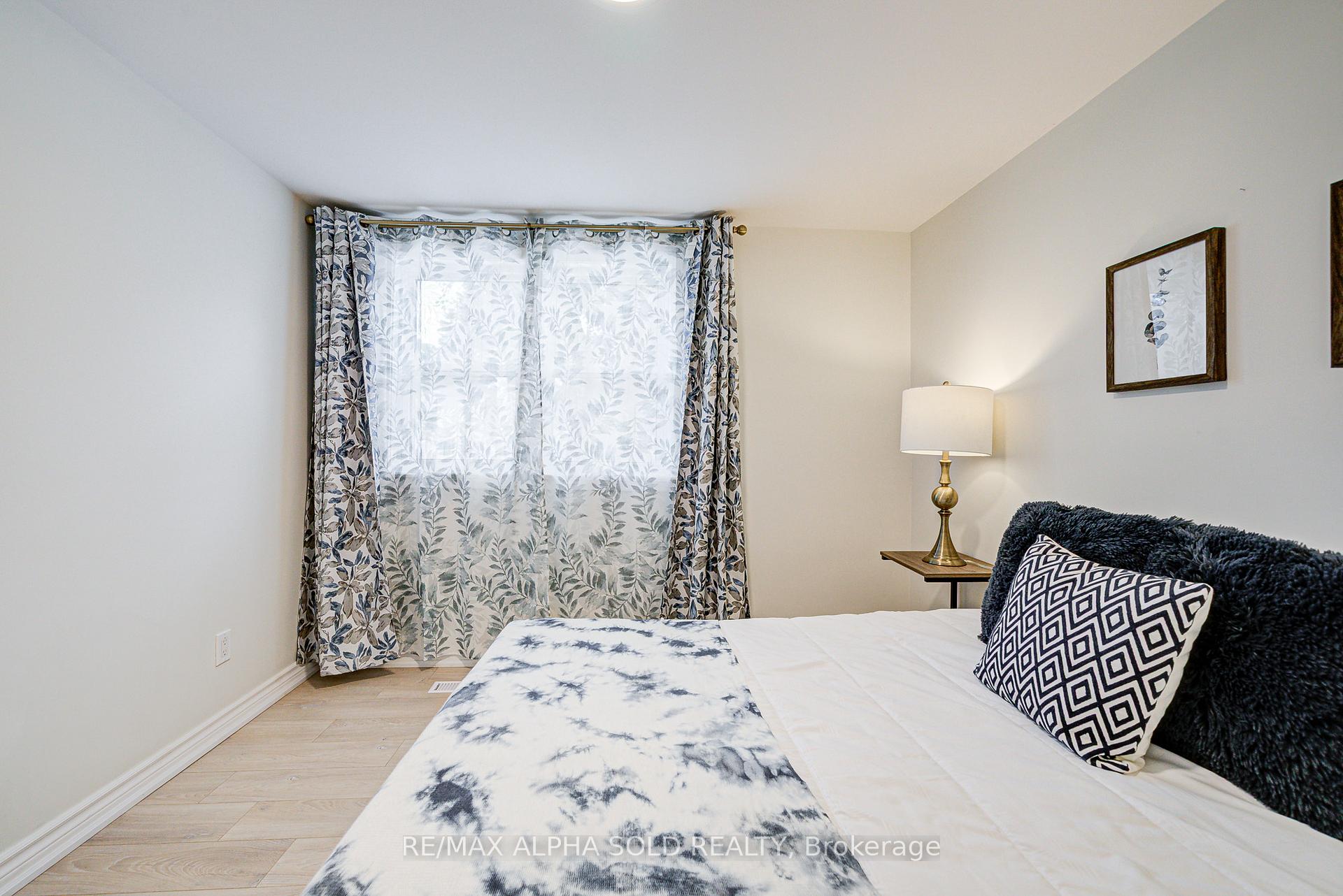 Photo 30 of 16 Arrowflight Drive, Markham, Bullock — HOMEH