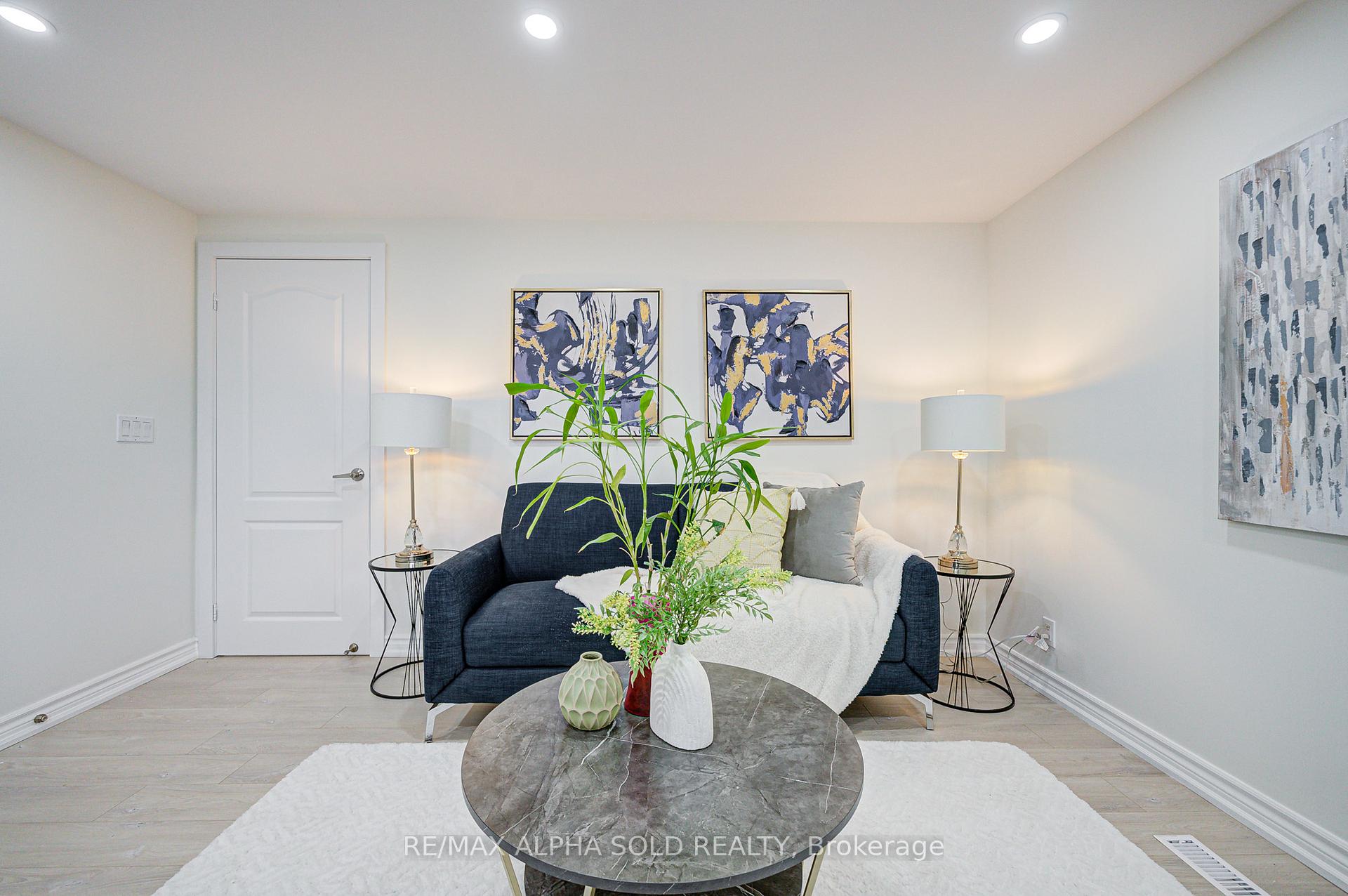 Photo 32 of 16 Arrowflight Drive, Markham, Bullock — HOMEH